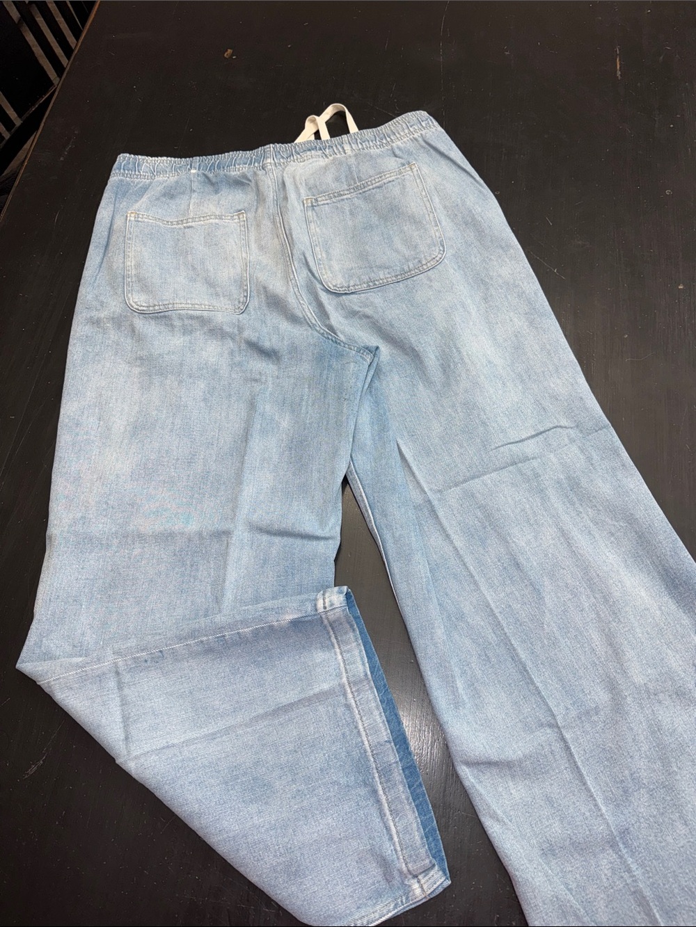 GAP pull on high rise wide leg light wash jeans. size XL. like new condition. - Picture 6 of 12